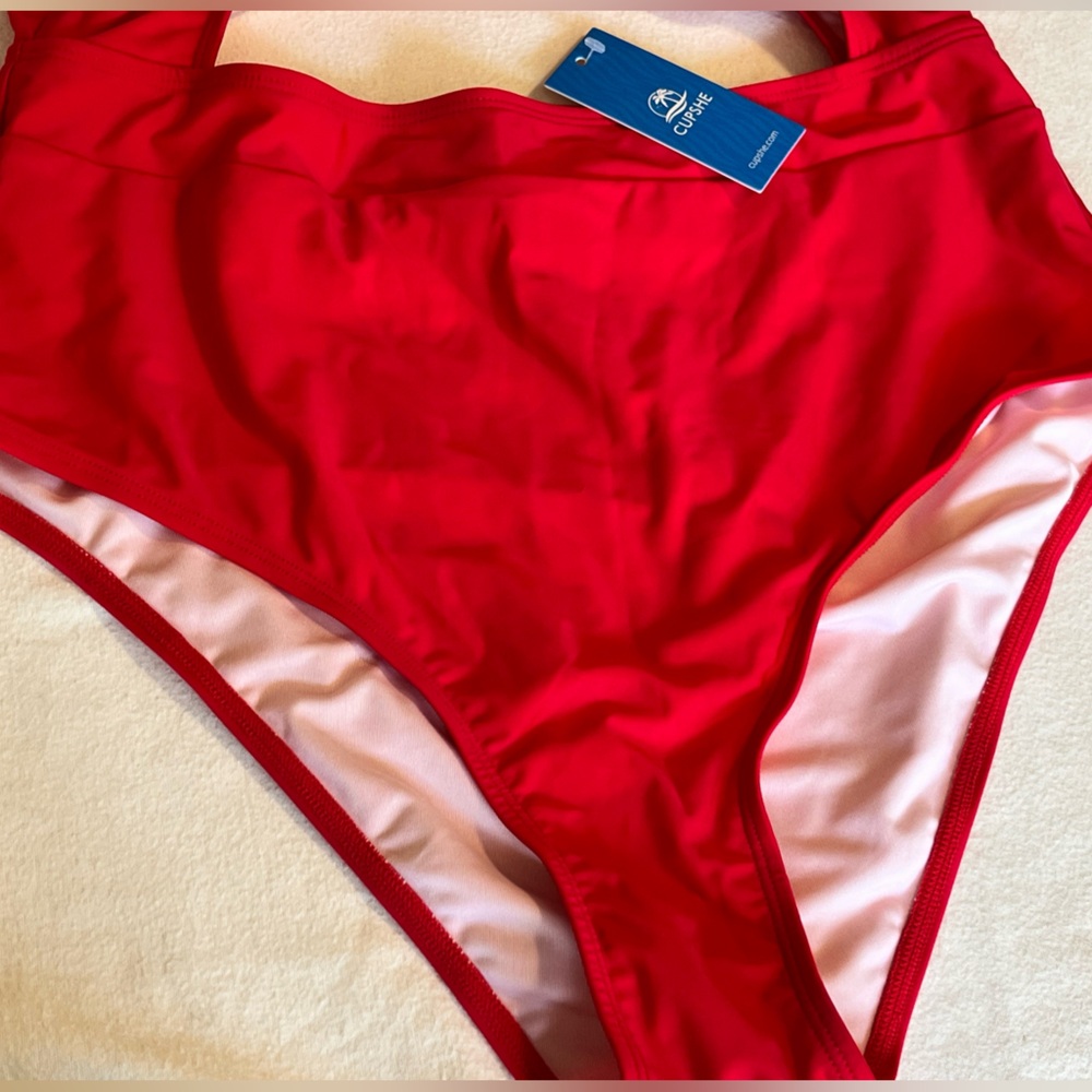 NEW Cupshe Red Halter One-Piece Swimsuit with Center Cutout Size L - Picture 5 of 11